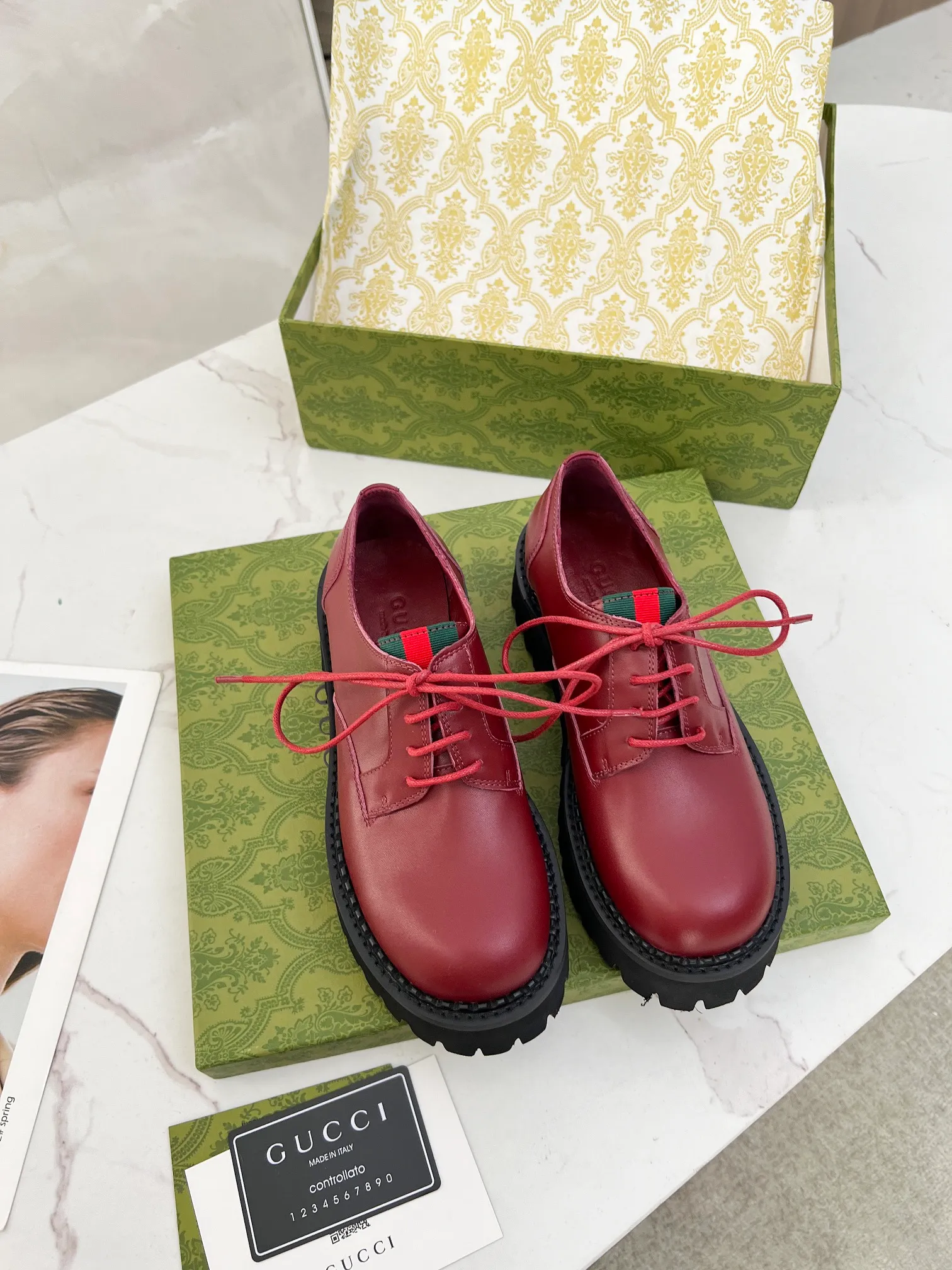 👟👟Ex-factory price 500👟👟 New arrival! 2024 latest version of GUCCI versatile strappy loafers, heel height: 5cm, fabric: first layer cowhide/open edge beads, lining/foot pads: sheepskin lining.  The outsole is made of foam outsole. Color: black/ancora red. Size: 35-41